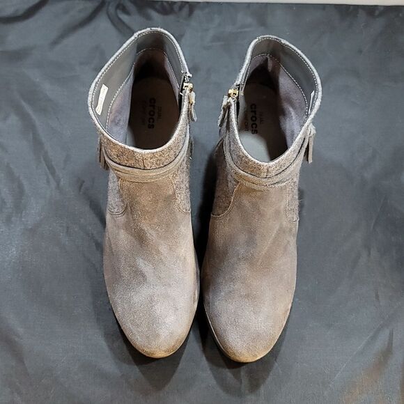 CROCS LEIGH SUEDE MIX WOMEN'S BOOTIE - Picture 2 of 14